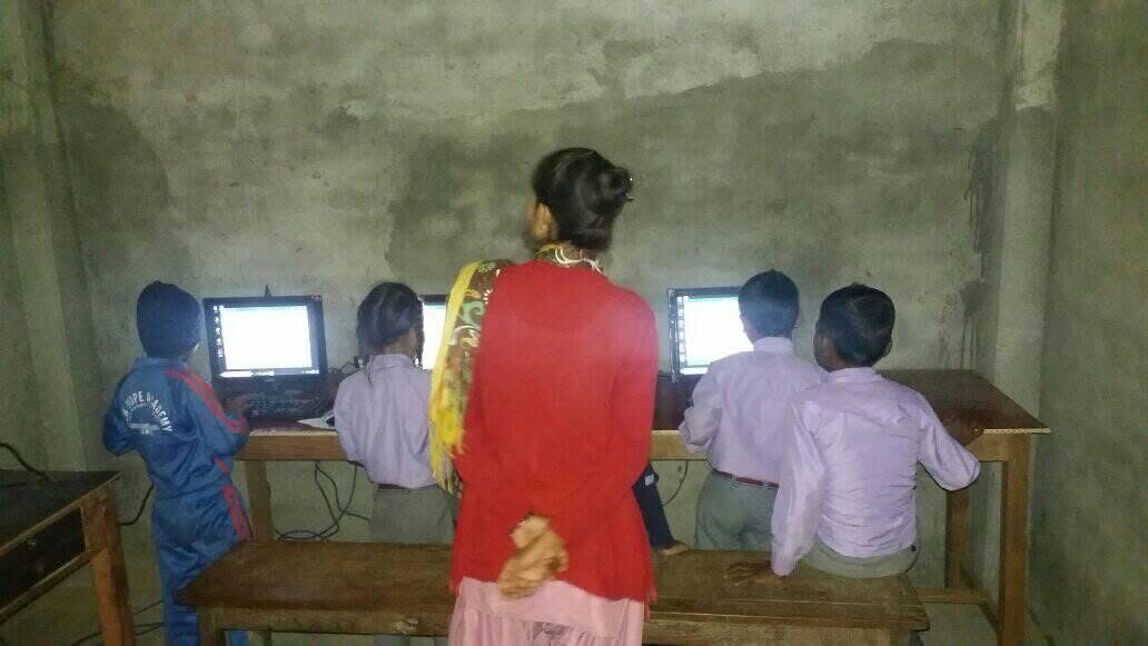 An early computer class at New Hope Academy, students at older monitors